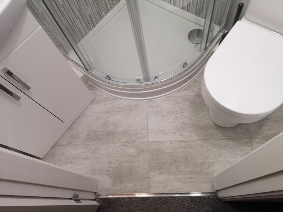 Darwin Stays - Service Accommodation In Newcastle Under Lyme City Centre Exterior foto