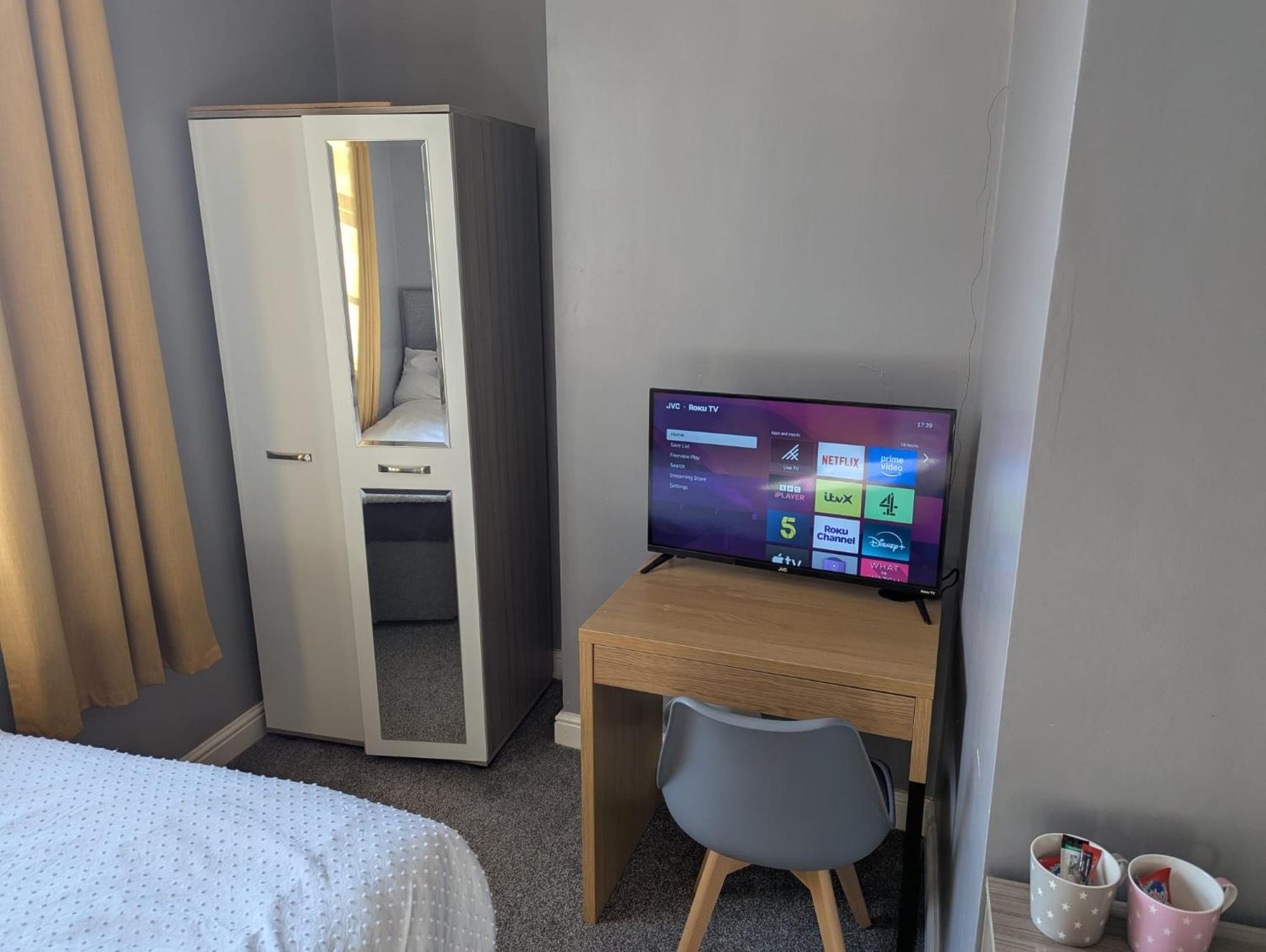 Darwin Stays - Service Accommodation In Newcastle Under Lyme City Centre Exterior foto